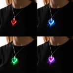 Светодиодный кулон /Сердце/, 60 см, 1 LED, 3xAG10  (в компл.), RGB   9747117 (10702070/230623/3256676, Китайская Народная Республика)