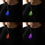 Светодиодный кулон /Клевер/, 60 см, 1 LED, 3xAG10 (в компл.), RGB   9747119 (10702070/230623/3256676, Китайская Народная Республика)